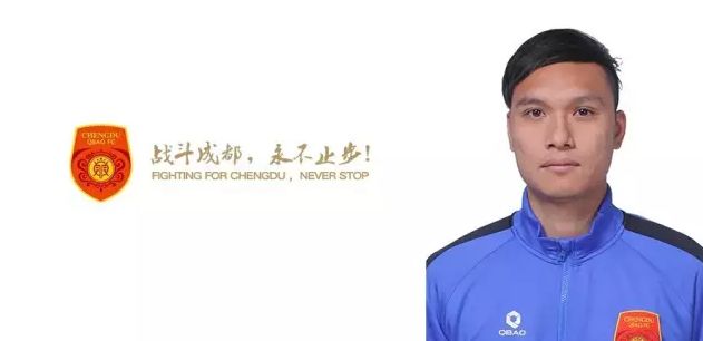 52岁的梁宽，自发他前半生的人生履历了三个巨浪：一，当阿Ann令他由男仔酿成汉子的那天；二，几年后他娶了阿Ann，自此酿成一个妻子奴的那天；三，阿Ann以为他没前程，带走8岁女儿，母女从这人间蒸发的那天。履历过人生的三个巨浪，梁宽化哀痛为气力，由一个楚楚可怜的小汉子，蜕 酿成为一小我见人怕的年夜汉子。今天，他已是上市公司主席……身旁的年夜红人，他学哓用无所不消其极的手段往赚钱，他具有的财富，已足以让他平生无忧，而梁宽的最年夜遗憾是…阿Ann看不到他的「上进」。可是自从梁宽发财以后，他很怕照镜，没有缘由地，他惧怕面临镜中的本身。喜喜回回，对梁宽来讲是人生另外一个巨浪，他不懂如何做一个21岁、卜卜脆，兼具有33D上围的女儿的爸爸，究竟结果在梁宽的记忆当中，喜喜只得八岁，而喜喜的回回，亦暗暗改变著梁宽，他终究能再次面临镜中的本身，因喜喜令他有勇气往再年青，再率性一次。